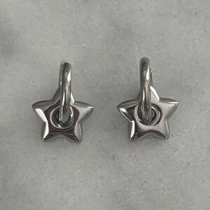 Silver Chunky Star Bubble Hoop Earrings 

Brand New

Stainless Steel